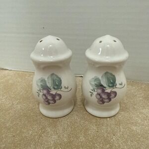 VINTAGE Pfaltzgraff ~ Grapevine ~ Salt & Pepper Shaker Set 3 & 4 Hole USA